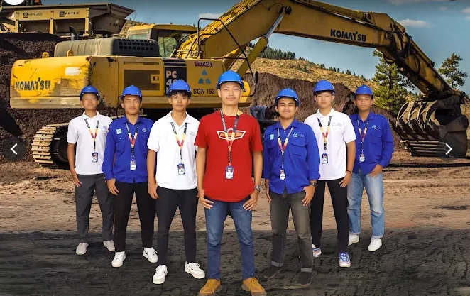 Peserta EXA Institut dan excavator